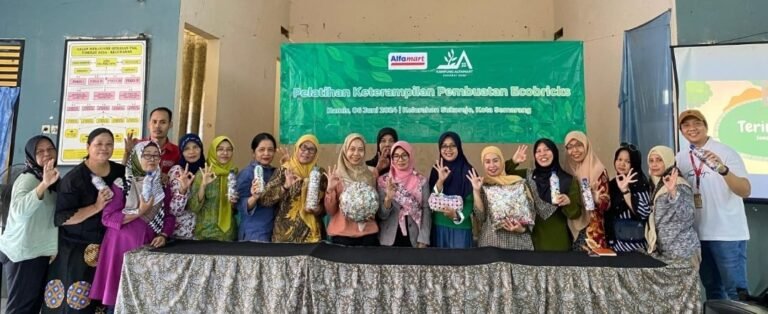 Kurangi Sampah Plastik, Alfamart Beri Pelatihan Ecobrick