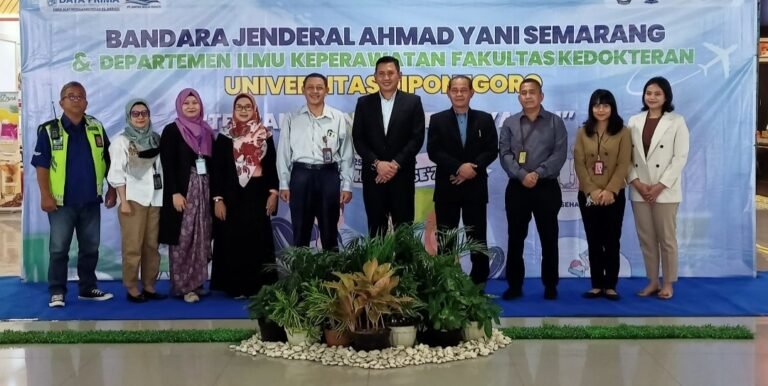 Keperawatan UNDIP Lakukan Edukasi dan Pemeriksaan Kesehatan di Bandara