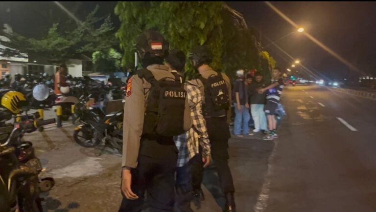 Konvoi Arogan, Suporter Futsal Ribut dengan Warga di depan Lokananta 