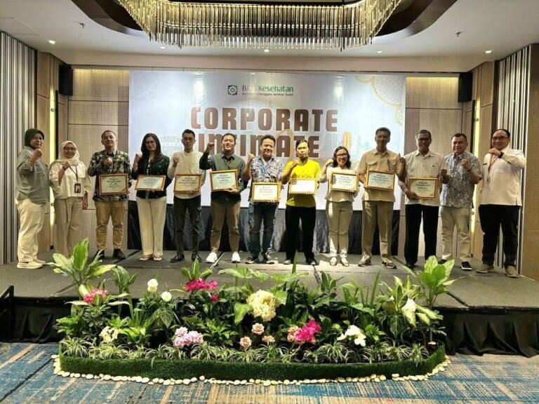 BPJS Kesehatan Cabang Semarang Beri Penghargaan 10 Badan Usaha Patuh Program JKN
