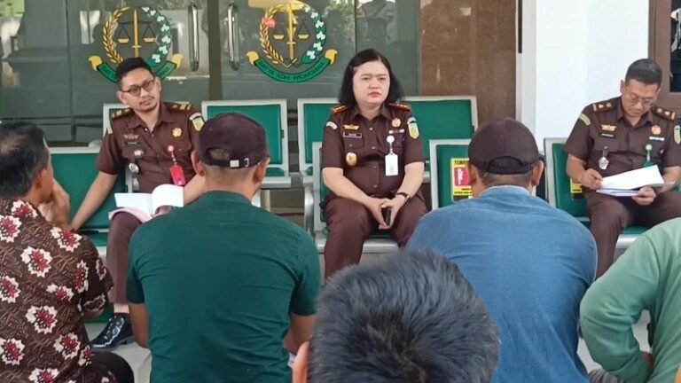 Puluhan Warga Papringan Datangi Kejari Ambarawa, Tuntut Kejelasan Kasus PTSL