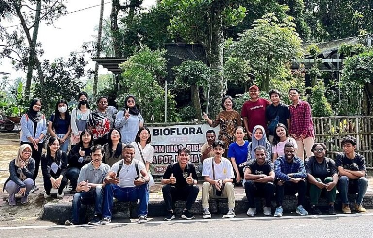 Mahasiswa Fakultas Biologi UKSW Studi Lapang ke Bioflora Salatiga