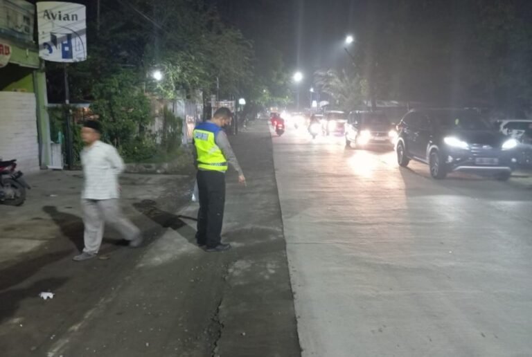 Main di Jalan Raya Balita Meninggal Ditabrak Truk