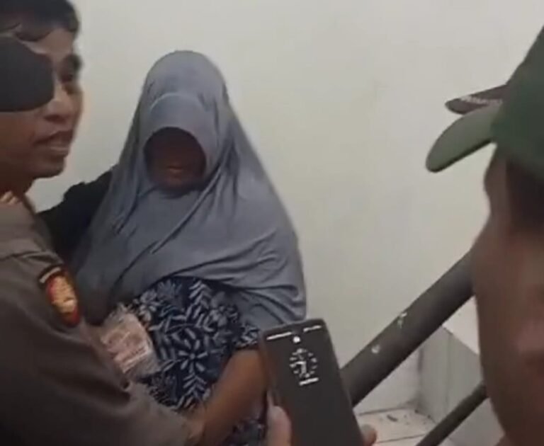 Belanja ke Pasar Tas Penuh Upal, Seorang Ibu Nyaris Dimassa