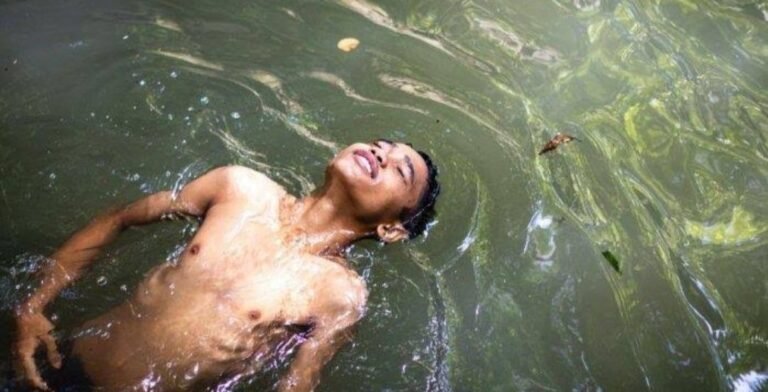 Berenang Terbentur Batu Remaja Meninggal