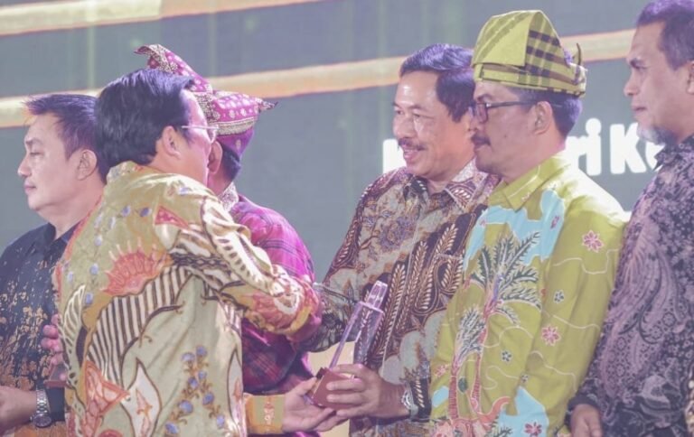 Gencarkan Gerakan Pangan Murah, Pemprov Jateng Terima Dua Penghargaan Bapanas Award