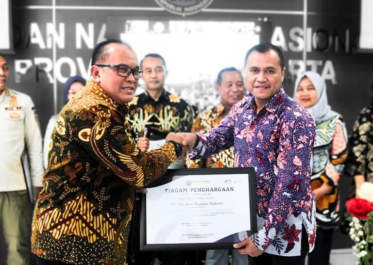 JNE Terima Penghargaan dari BNN Jakarta