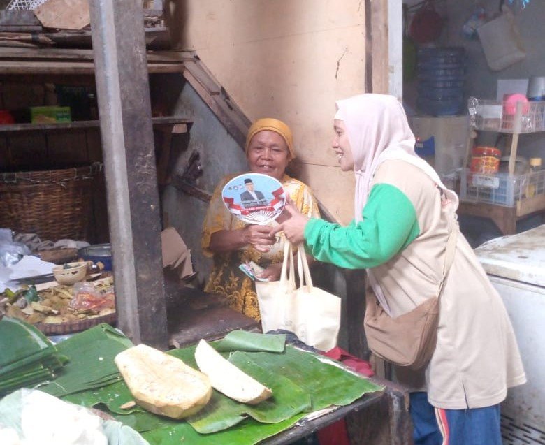 MENDUKUNG : Sejumlah pedagang Pasar Rasamala, Kota Semarang, menyatakan diri mendukung Ketua DPD Partai Gerindra Jawa Tengah, Sudaryono, maju sebagai Calon Gubernur Jateng 2024. ist