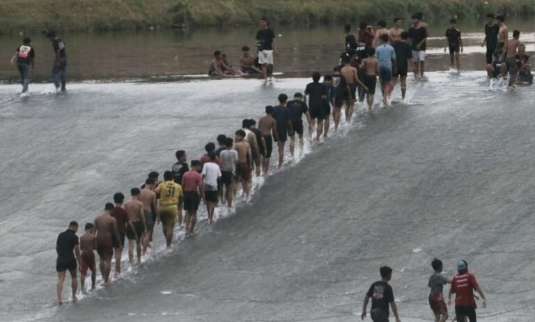 Viral Seluncur Anak-anak di Bendungan Pleret Banjirkanal Barat, Mbak Ita Ingatkan Masyarakat Tetap Waspada