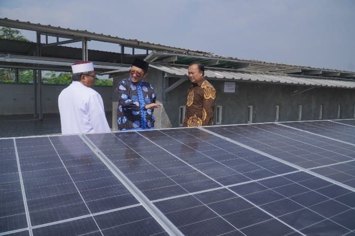 Danamon Donasikan Solar Panel Bagi Komunitas Pendidikan di Jateng