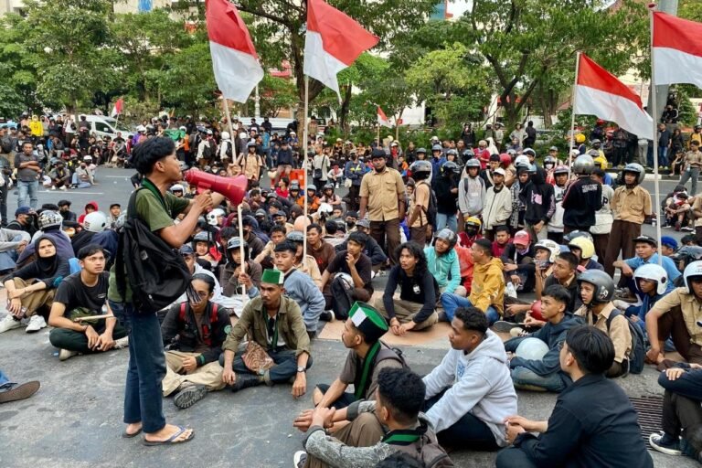 Meski DPR Batal Revisi RUU Pilkada, Mahasiswa Masih Turun ke Jalan