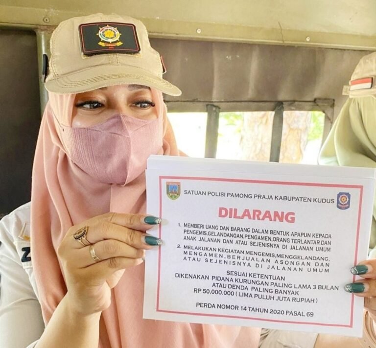 Di Kudus, Beri Uang Pengemis Didenda Rp 50 Juta
