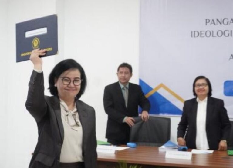 Raih Gelar Doktor Sejarah, Inilah Sosok Agustina Wilujeng