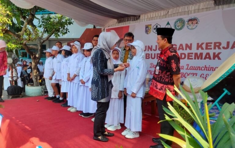 Tekan Demam Berdarah Bupati Demak Launching Bocil Gemoy