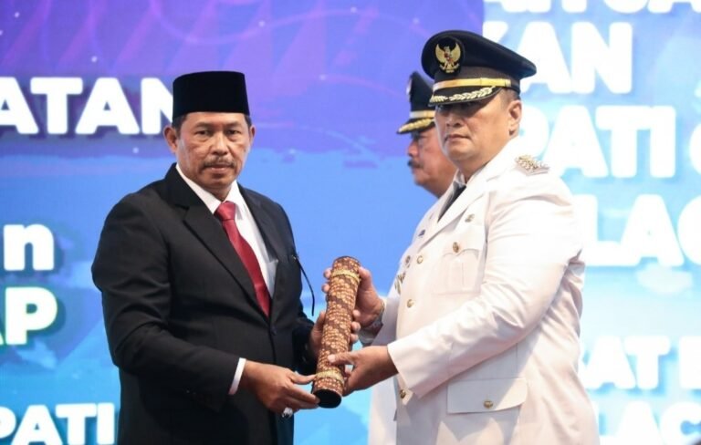 Lantik Pj Bupati Pati dan Cilacap, Nana Sudjana Beri Pesan Khusus Ini