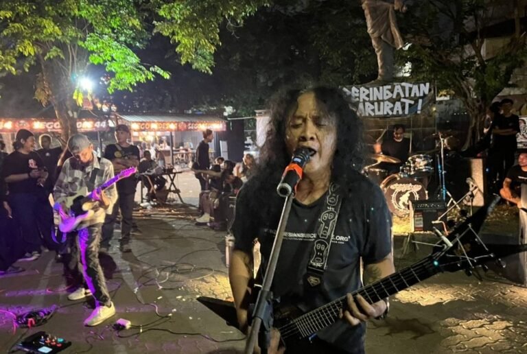Ratusan Seniman Suarakan Carut Marut Demokrasi di Panggung Mimbar Rakyat