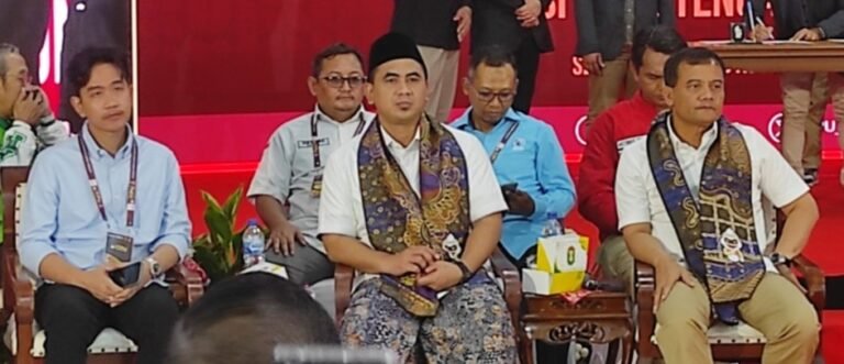 Gibran antar Ahmad Luthfi Daftar ke KPU Jateng