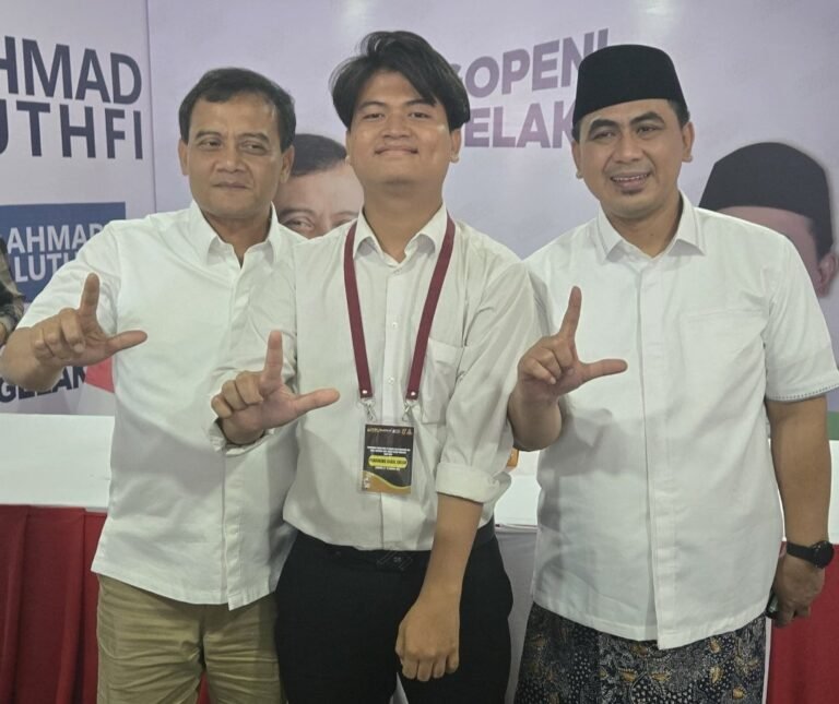 Relawan Milenial – Zilenial Jateng Ikut Antar Ahmad Luthfi-Taj Yasin Daftar ke KPU