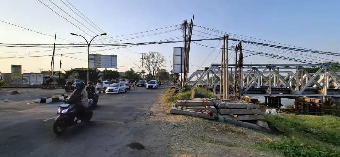 Perbaikan Jembatan KA, Akses Jalan Madukoro Semarang Ditutup Sebagian