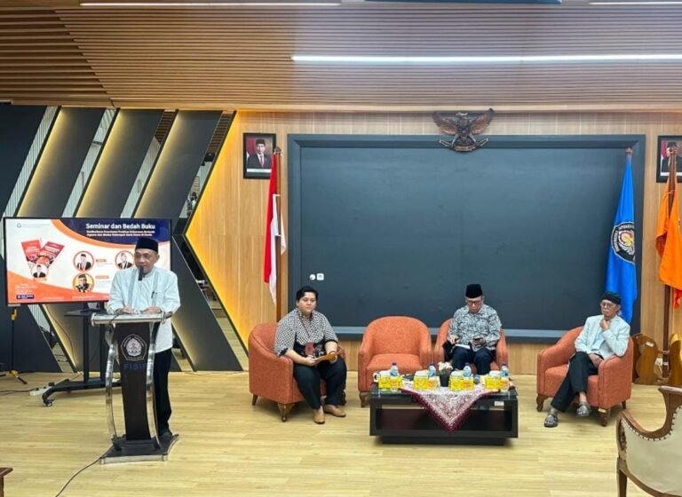FISIP Undip Bedah Dua Buku Antiradikalisme Karya Kyai Adnan