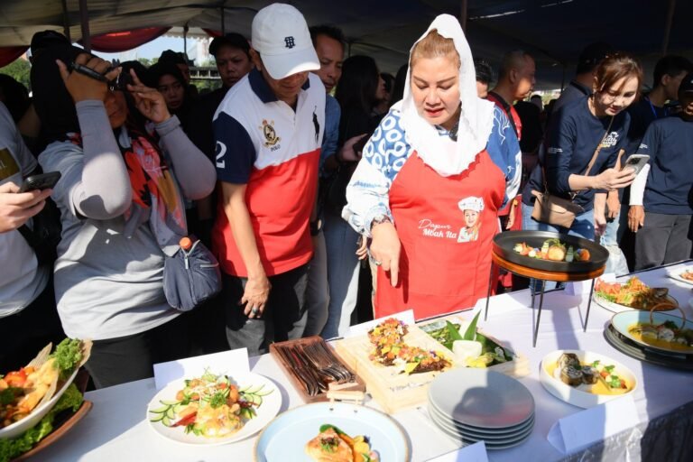 Bersama Mbak Ita, Ratusan Chef Masak Menu Unik Berbahan Ikan