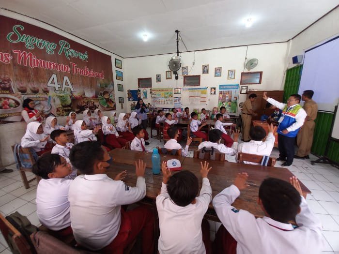 Pekerja Pertamina Group Mengajar di 79 Sekolah Dasar
