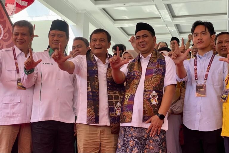 Paslon Cagub & Cawagub Ahmad Luthfi – Taj Yasin Maimoen mendaftar Pilgub Jateng 2024 ke KPU Jawa Tengah