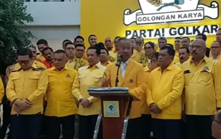 Jokowi Bantah Cawe-cawe Ketum Golkar, Agus Gumiwang Jabat Plt