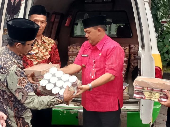 Tangani Stunting, BAZNAS Kabupaten Semarang Sumbang 1.008 Kaleng Kornet