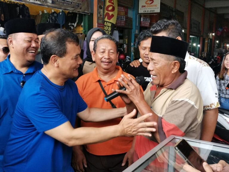 Ahmad Luthfi Disambut Sholawat Badar di Pasar Bintoro Demak