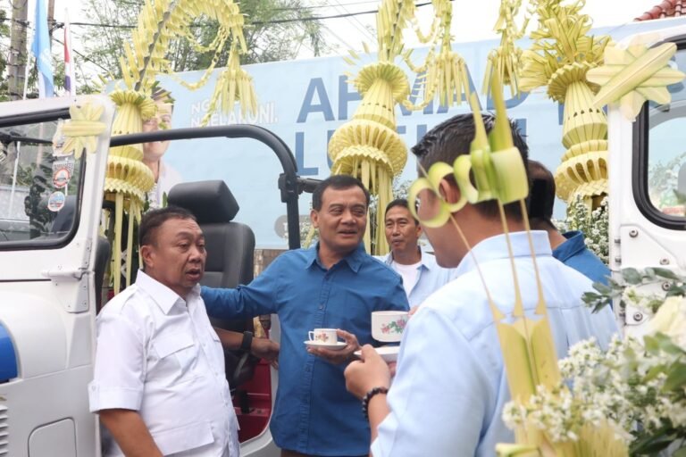 Naik Jeep Terbuka, Arak-arakan Luthfi – Yasin Meriahkan Kampanye Damai KPU Jateng