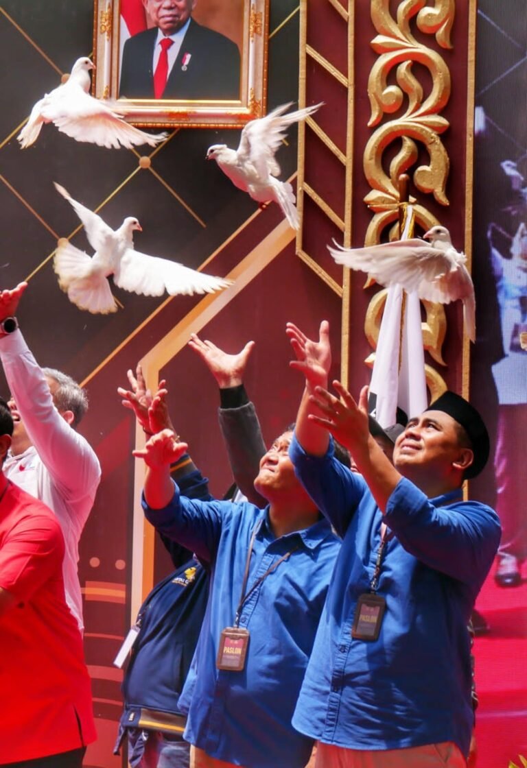 Ahmad Luthfi -Taj Yasin Terbangkan Merpati Putih 