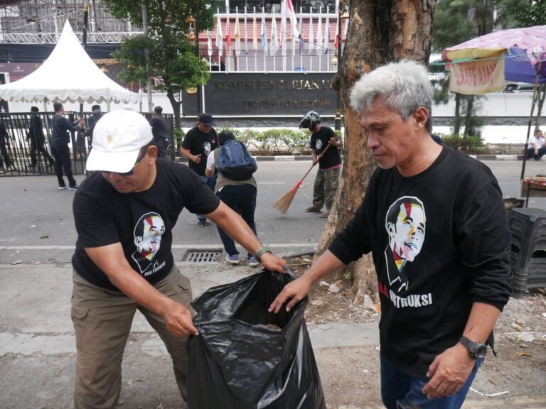 Relawan Alap-alap Jokowi Kembali Beraksi di KPU Jateng