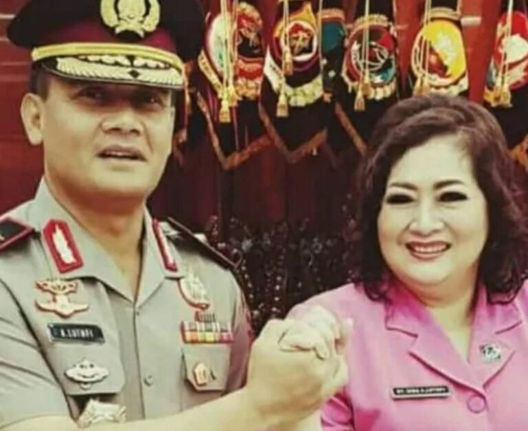 Cagub Ahmad Luthfi Ziarah Makam Mendiang Istri di Sukoharjo 