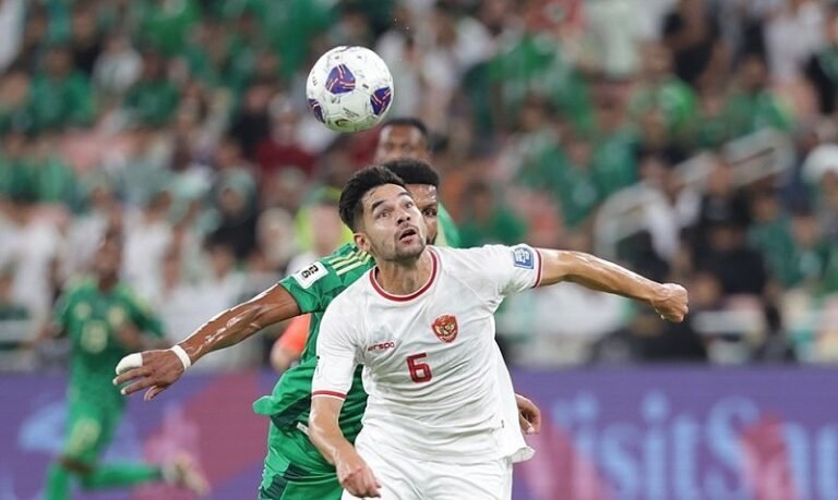 Tahan Arab Saudi 1-1: Paes Tepis Penalti hingga Rekor 40 Tahun