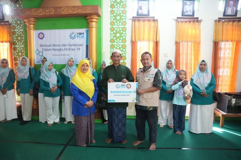 Sambut HLN dan Sumpah Pemuda, PIKK PLN Bersama YBM PLN Berikan Bantuan Yatim Dhuafa