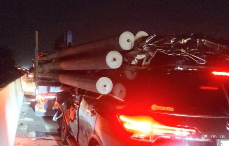 Mobil Kapolres Boyolali Tabrak Truck di Tol Ajudan dan Supir Meninggal