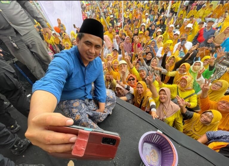 Gus Yasin  Hadiri Jalan Sehat Golkar 20 ribu Orang di Tegal 