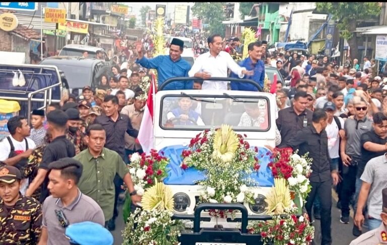 Puluhan Ribu Orang Sambut Pawai Jokowi, Ahmad Luthfi dan Gus Yasin di Tegal 
