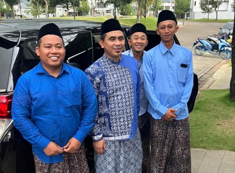 Mengenal Para Penderek Gus Yasin, Para Pejuang Khidmah Tak Kenal Lelah 
