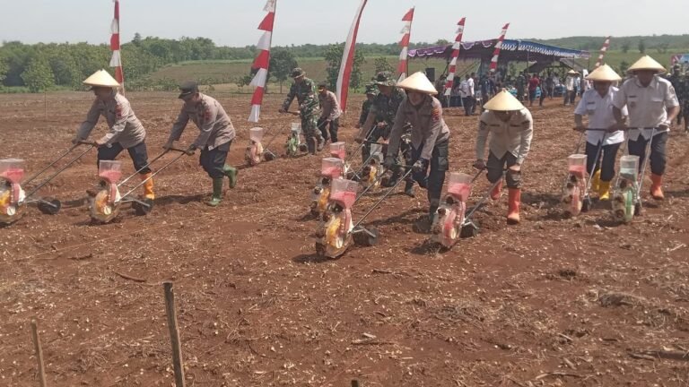 Maksimalkan Serapan Pupuk, 1000 Petani Sukoharjo Dibagikan Kupon Diskon