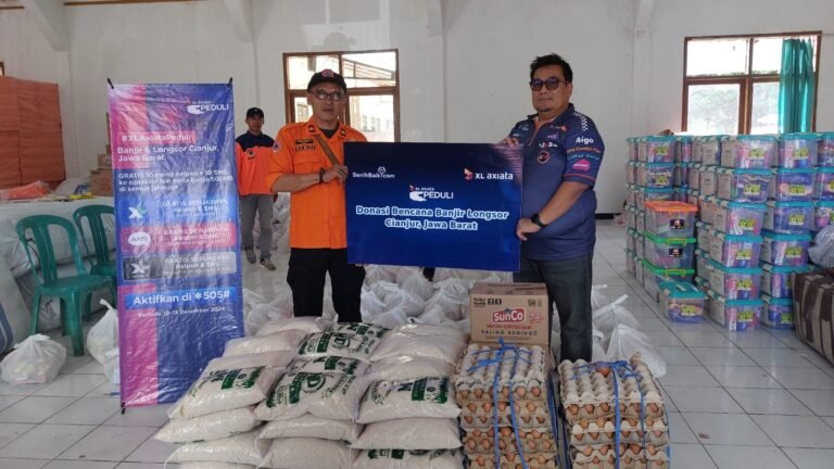 XL Axiata Salurkan Bantuan Korban Banjir Sukabumi dan Cianjur