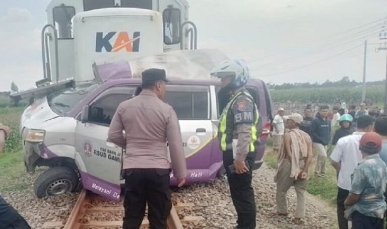 Tragis! Usai Antar Jenazah Sopir Ambulans Meninggal Tertabrak KA