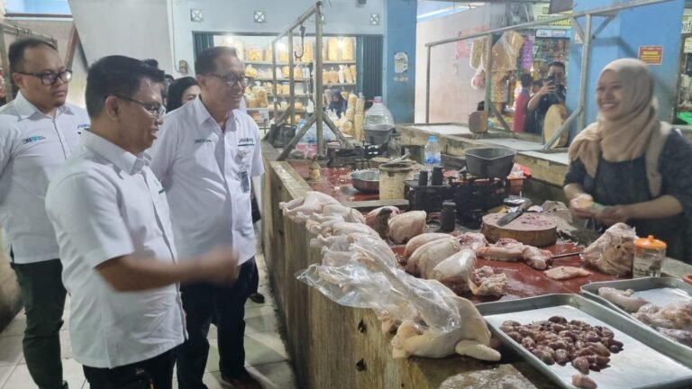 Pantau Pasar Tradisional, Bapanas dan BULOG Pastikan Harga Bahan Pokok Stabil