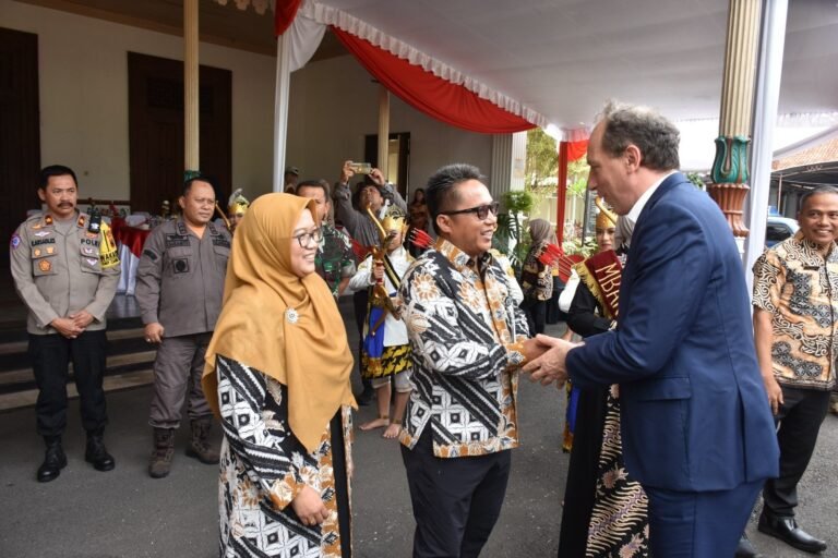 Dubes Prancis ke Rumdin Wali Kota Salatiga, Kenang Penyair Arthur Rimbaud