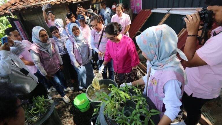 Sinergi Srikandi PLN dan Sekolah Sungai Siluk Jelang Nataru