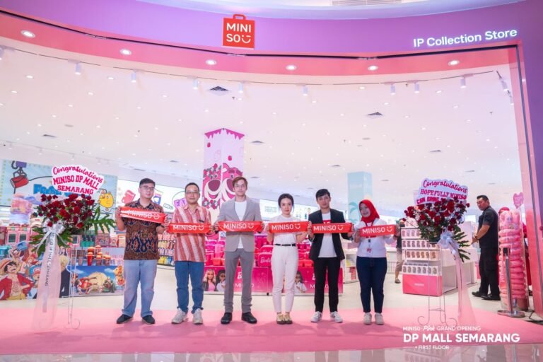 Rela Berdesakan, Pengunjung Miniso Pink DP Mall Antre Layanan ‘Kasir’ Stefan William