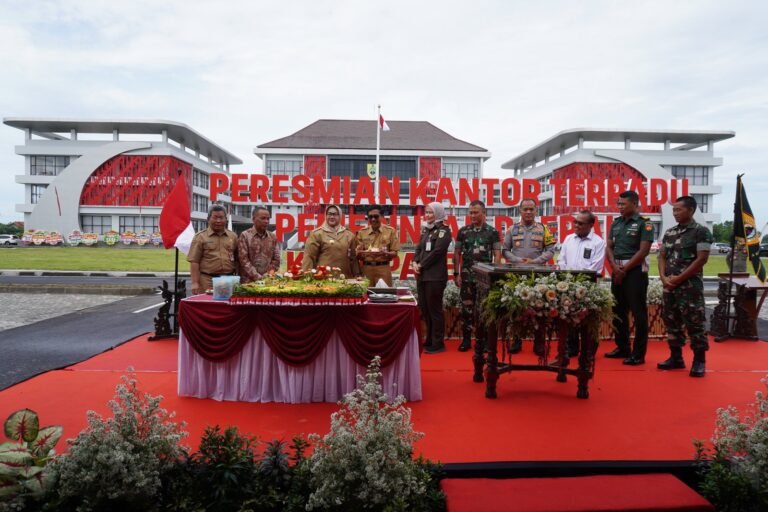 Pegawai Pemkab Sragen Boyongan Ke Kantor Baru
