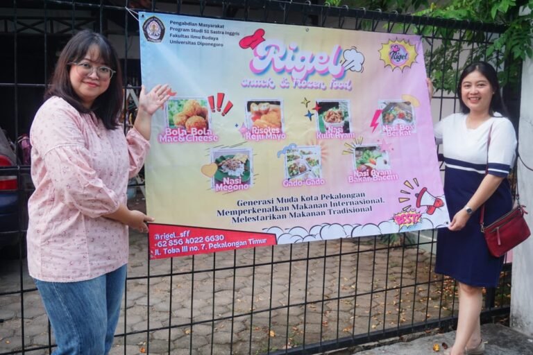 Dosen Sastra Inggris Undip Laksanakan PkM Media Promosi di Rigel Cafe