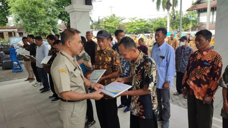 Penerima Bantuan Keuangan dan Alat Pertanian Diwanti-wanti Tertib Aturan